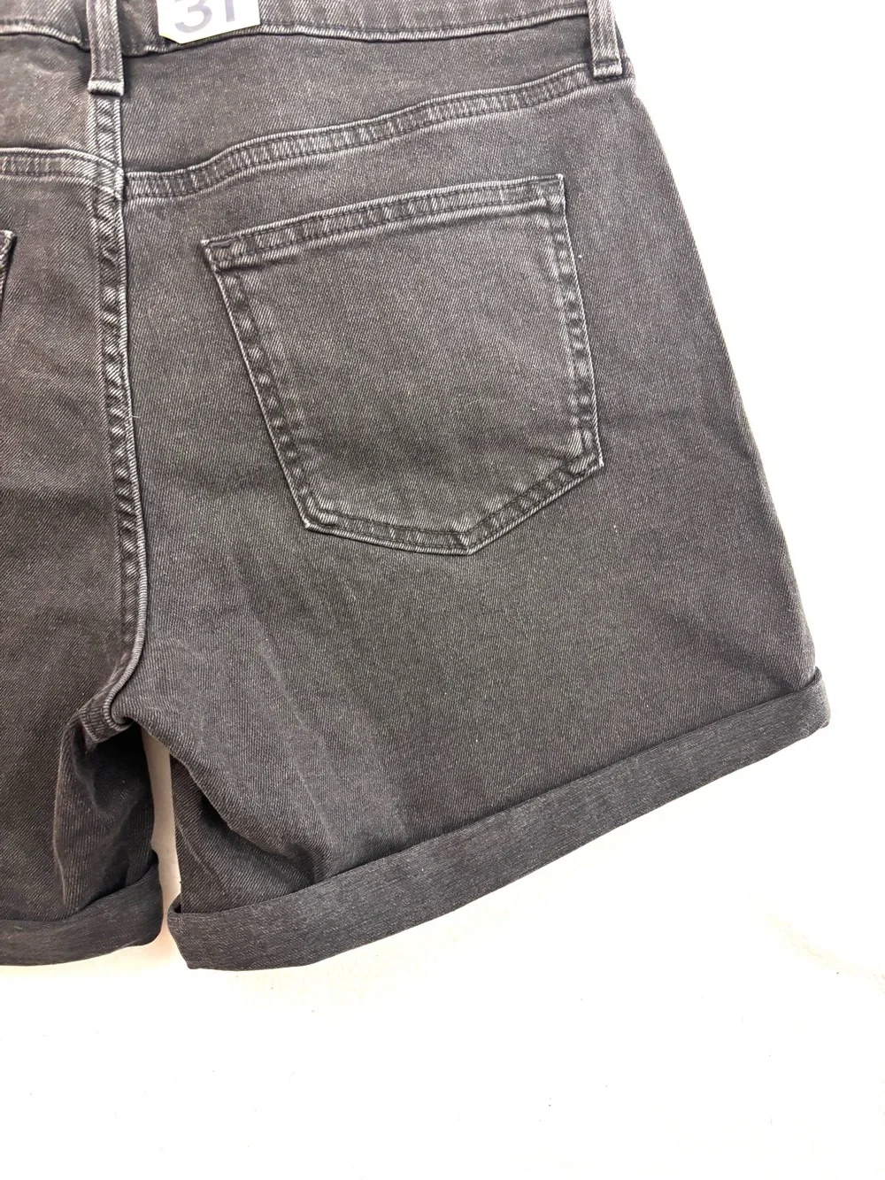 NWT GAP 5” Mid Rise Denim Girlfriend Boyfriend Cuff Shorts Faded Black (Size 31)
